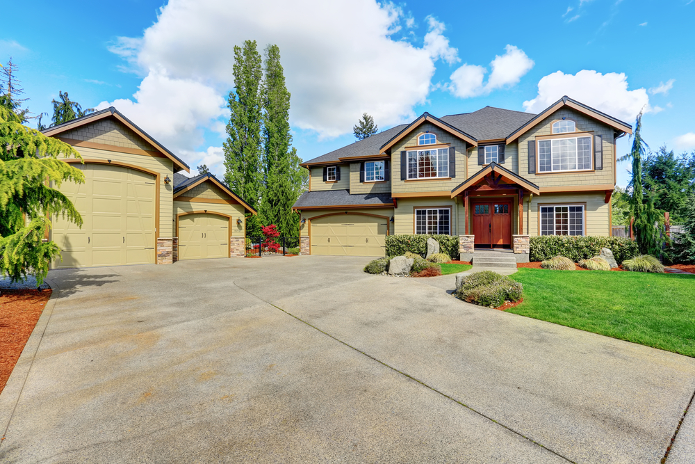 Should you use a bank or a mortgage broker for your next loan?